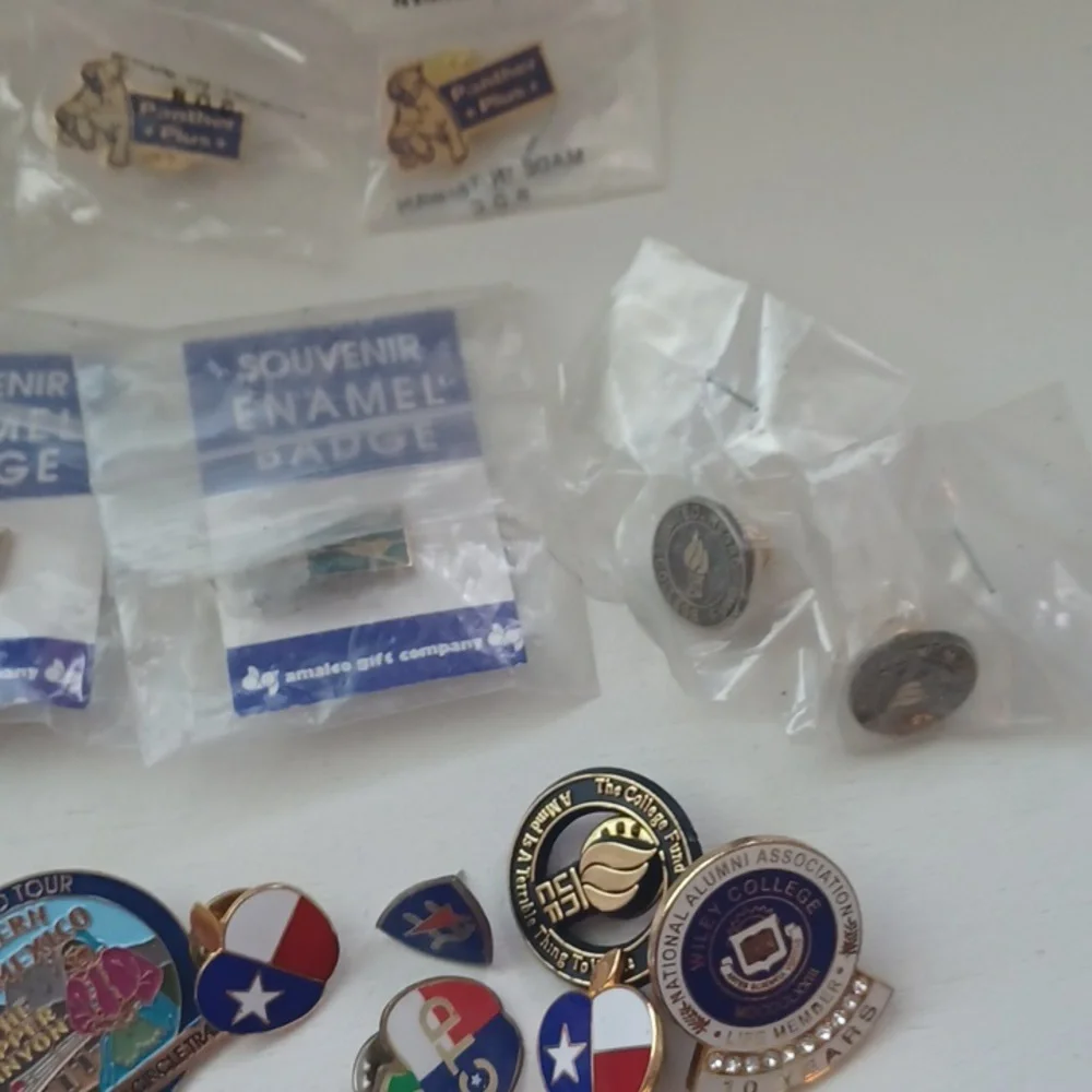 Collector Pin lot - Picture 7 of 7